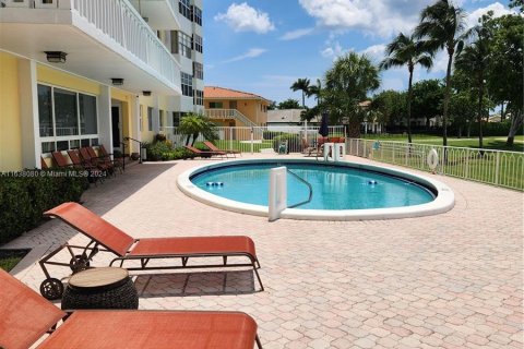 Condo in Fort Lauderdale, Florida, 2 bedrooms  № 1315673 - photo 3