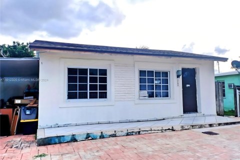 Propiedad comercial en venta en Miami, Florida, 176.79 m2 № 1234467 - foto 1