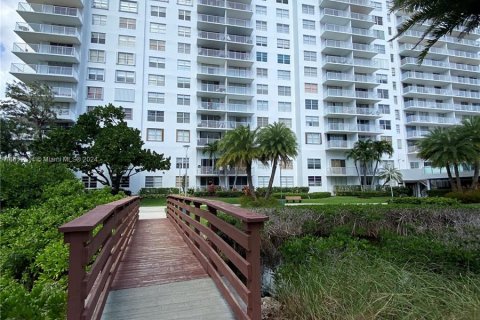 Copropriété à vendre à Aventura, Floride: 1 chambre, 99.03 m2 № 1234507 - photo 18