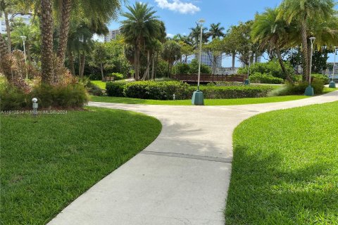 Condo in Aventura, Florida, 1 bedroom  № 1234507 - photo 19