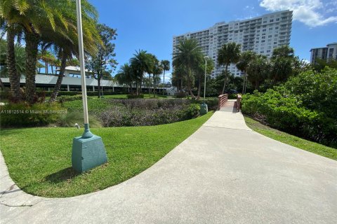 Condo in Aventura, Florida, 1 bedroom  № 1234507 - photo 20