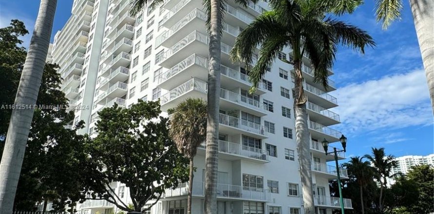 Condominio en Aventura, Florida, 1 dormitorio  № 1234507