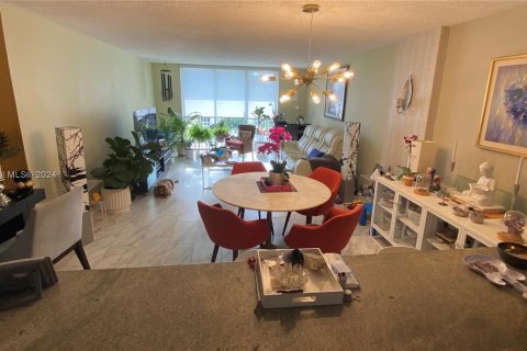 Copropriété à vendre à Aventura, Floride: 1 chambre, 99.03 m2 № 1234507 - photo 4