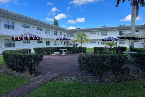 Condo in Davie, Florida, 2 bedrooms  № 1330617 - photo 1