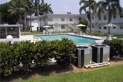 Condo in Davie, Florida, 2 bedrooms  № 1330617 - photo 2