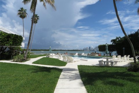 Copropriété à vendre à Bay Harbor Islands, Floride: 2 chambres, 69.68 m2 № 1330517 - photo 1