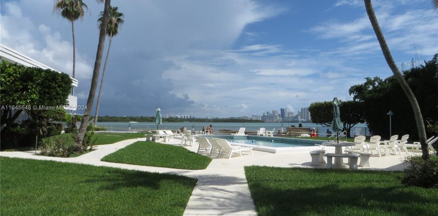 Condo à Bay Harbor Islands, Floride, 2 chambres  № 1330517