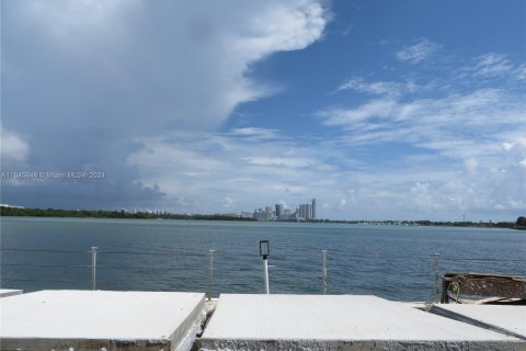 Condo in Bay Harbor Islands, Florida, 2 bedrooms  № 1330517 - photo 5