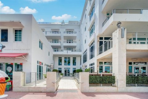 Condo in Miami Beach, Florida, 2 bedrooms  № 358670 - photo 22