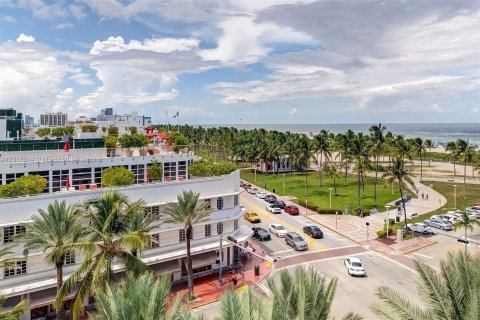 Condo in Miami Beach, Florida, 2 bedrooms  № 358670 - photo 10