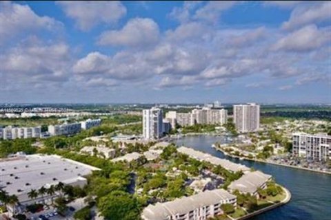 Condominio en venta en Hollywood, Florida, 3 dormitorios, 104.98 m2 № 1119683 - foto 1