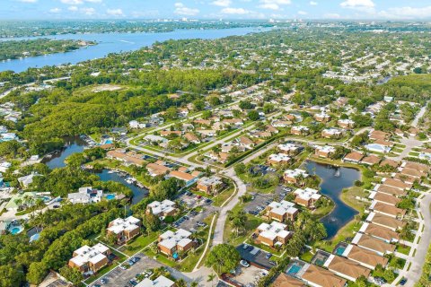 House in Jupiter, Florida 3 bedrooms, 143.07 sq.m. № 1182548 - photo 3