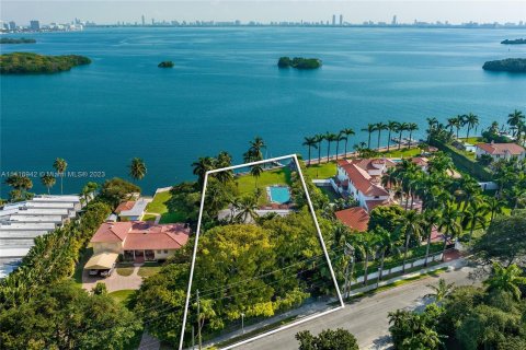 Купить земельный участок в Майами, Флорида № 607880 - фото 1