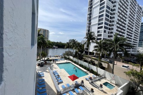 Copropriété à vendre à Fort Lauderdale, Floride: 1 chambre, 50.91 m2 № 572500 - photo 11