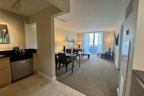 Condominio en venta en Fort Lauderdale, Florida, 1 dormitorio, 50.91 m2 № 572500 - foto 4
