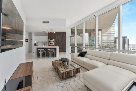 Condominio en venta en Miami, Florida, 1 dormitorio, 87.05 m2 № 1423964 - foto 1