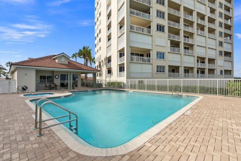 Condominio en venta en Hutchinson Island South, Florida, 3 dormitorios, 201.97 m2 № 996331 - foto 10