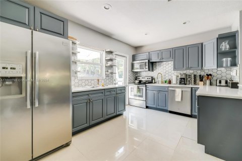 House in Fort Lauderdale, Florida 4 bedrooms, 86.49 sq.m. № 1367194 - photo 4