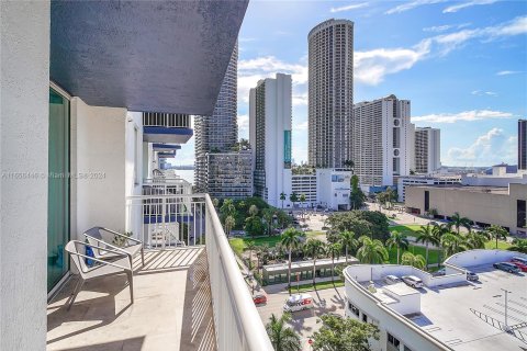 Condominio en venta en Miami, Florida, 1 dormitorio, 66.7 m2 № 1367272 - foto 2