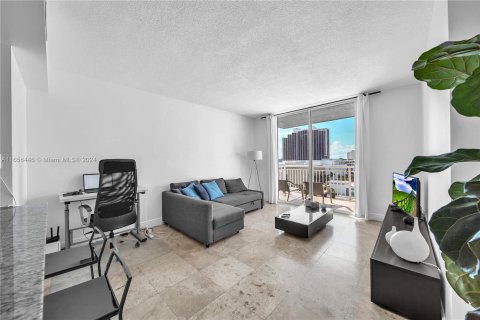 Condo in Miami, Florida, 1 bedroom  № 1367272 - photo 9