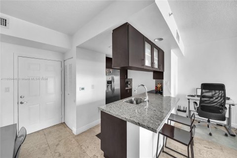 Condo in Miami, Florida, 1 bedroom  № 1367272 - photo 3