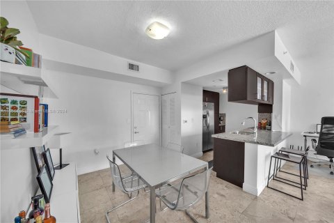 Condo in Miami, Florida, 1 bedroom  № 1367272 - photo 5