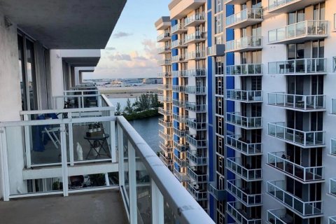 Copropriété à vendre à Miami, Floride: 2 chambres, 79.9 m2 № 1228686 - photo 1