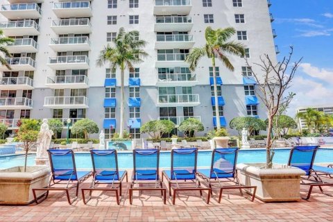 Condominio en venta en Miami, Florida, 2 dormitorios, 79.9 m2 № 1228686 - foto 12