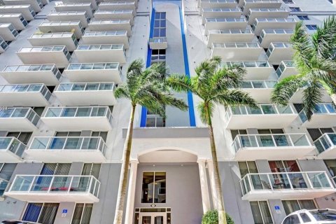 Copropriété à vendre à Miami, Floride: 2 chambres, 79.9 m2 № 1228686 - photo 13