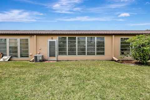 Villa ou maison à vendre à West Palm Beach, Floride: 2 chambres, 78.13 m2 № 1117784 - photo 12