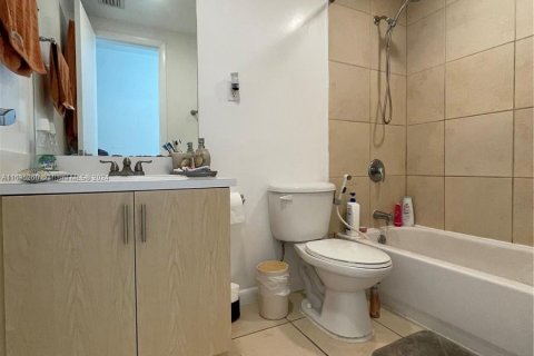 Condo in Miami Beach, Florida, 1 bedroom  № 1306479 - photo 22