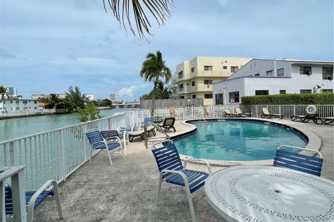 Copropriété à vendre à Miami Beach, Floride: 1 chambre, 61.5 m2 № 1306479 - photo 28