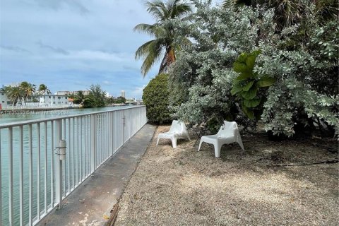 Condo in Miami Beach, Florida, 1 bedroom  № 1306479 - photo 26