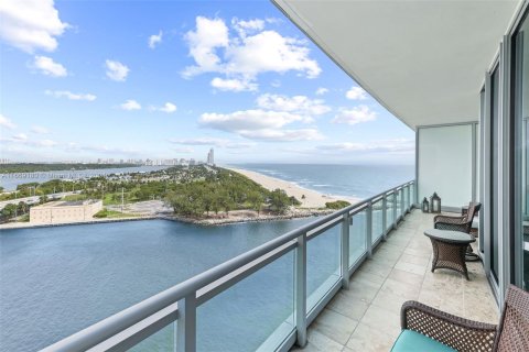 Condo in Bal Harbour, Florida, 2 bedrooms  № 1386017 - photo 1