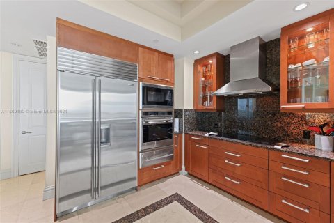 Condo in Bal Harbour, Florida, 2 bedrooms  № 1386017 - photo 6