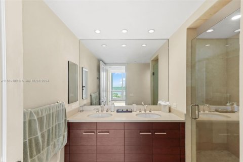 Condo in Bal Harbour, Florida, 2 bedrooms  № 1386017 - photo 29