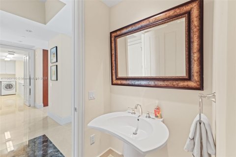 Condo in Bal Harbour, Florida, 2 bedrooms  № 1386017 - photo 16