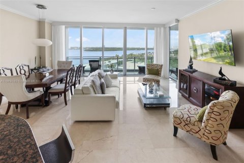 Condo in Bal Harbour, Florida, 2 bedrooms  № 1386017 - photo 11