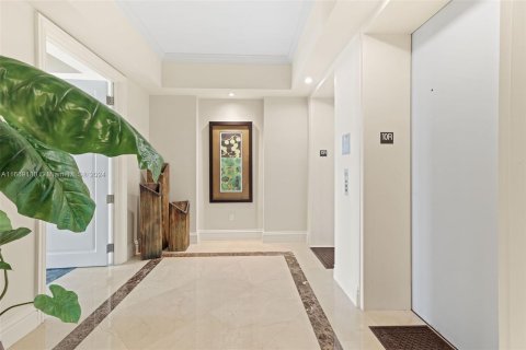 Condo in Bal Harbour, Florida, 2 bedrooms  № 1386017 - photo 18