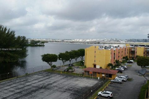 Condominio en alquiler en Miami, Florida, 2 dormitorios, 73.67 m2 № 1385970 - foto 19