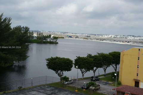 Condominio en alquiler en Miami, Florida, 2 dormitorios, 73.67 m2 № 1385970 - foto 22