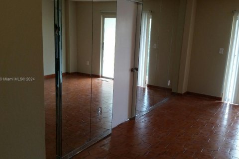 Condominio en alquiler en Miami, Florida, 2 dormitorios, 73.67 m2 № 1385970 - foto 9