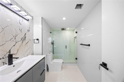 Condo in Aventura, Florida, 2 bedrooms  № 1385972 - photo 11