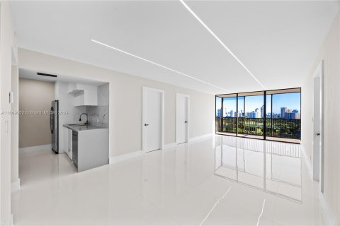 Condominio en venta en Aventura, Florida, 2 dormitorios, 107.49 m2 № 1385972 - foto 1