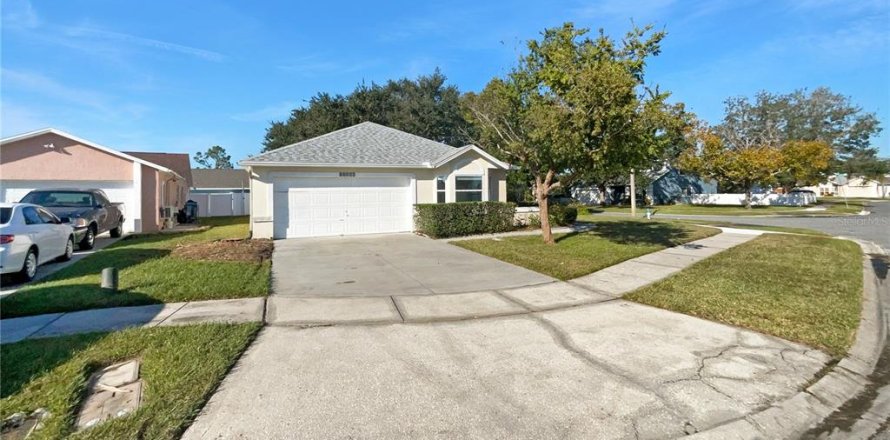 House in Orlando, Florida 3 bedrooms, 137.31 sq.m. № 1422589