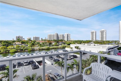 Condo in Aventura, Florida, 2 bedrooms  № 1330211 - photo 27