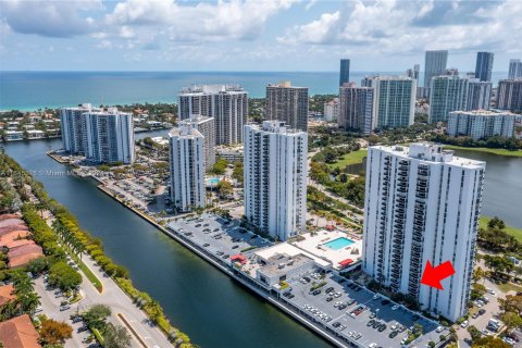 Condo in Aventura, Florida, 2 bedrooms  № 1330211 - photo 1