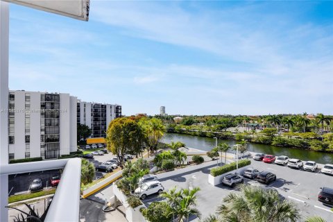 Condo in Aventura, Florida, 2 bedrooms  № 1330211 - photo 17