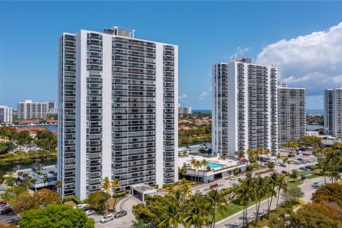 Condo in Aventura, Florida, 2 bedrooms  № 1330211 - photo 9