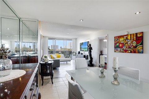 Condo in Aventura, Florida, 2 bedrooms  № 1330211 - photo 23